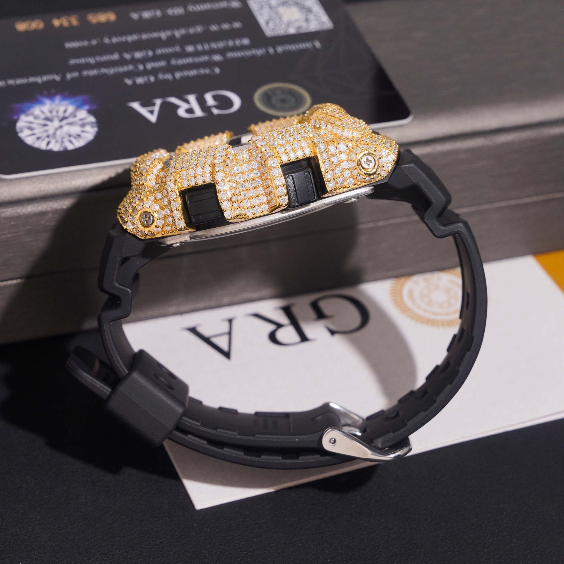 Iced-Out G-Shock Watch Case by - đánh giá và giá Luxury Watch Level